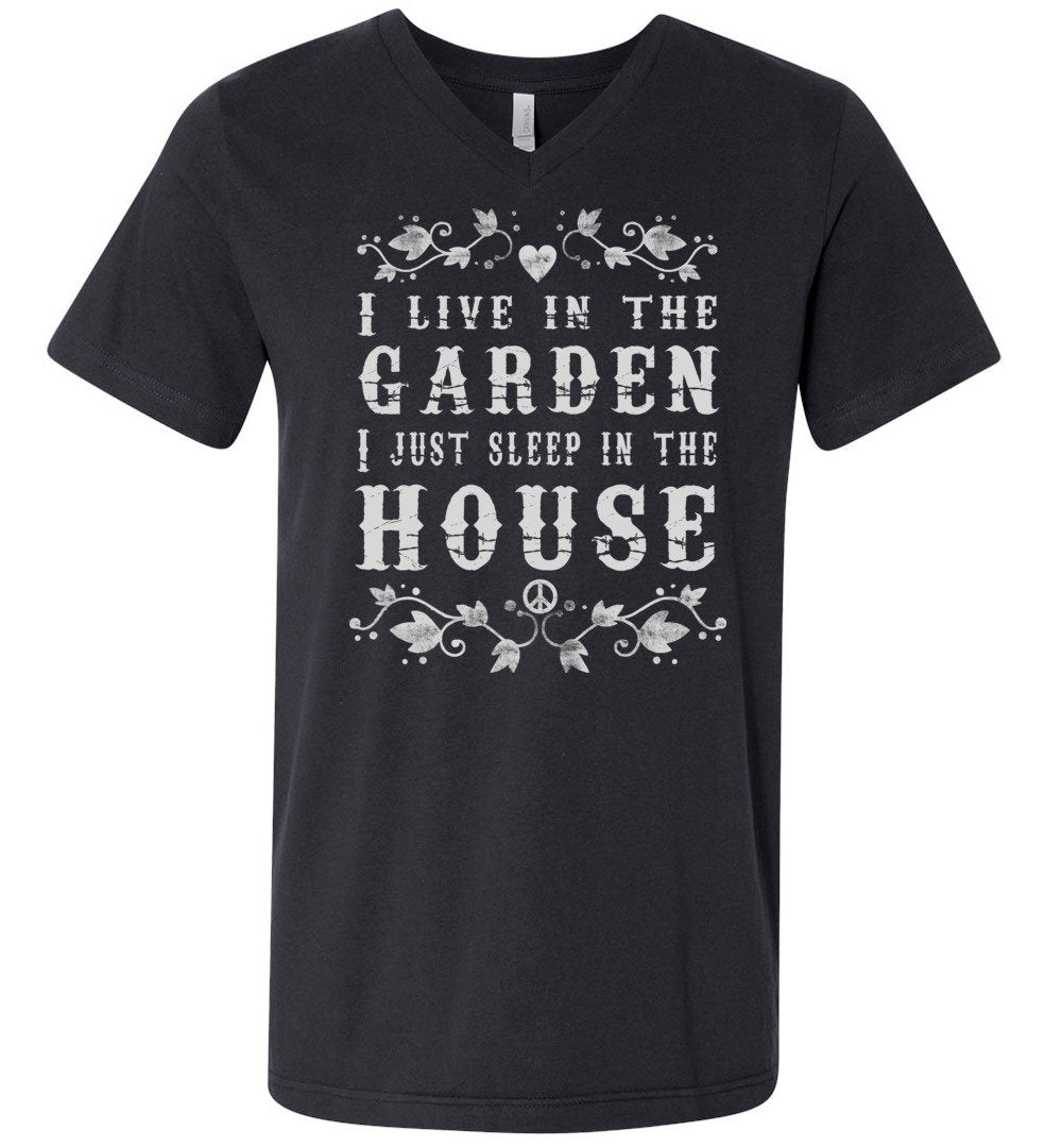 I Live In The Garden T-shirts Heyjude Shoppe V-Neck Tee Vintage Black S